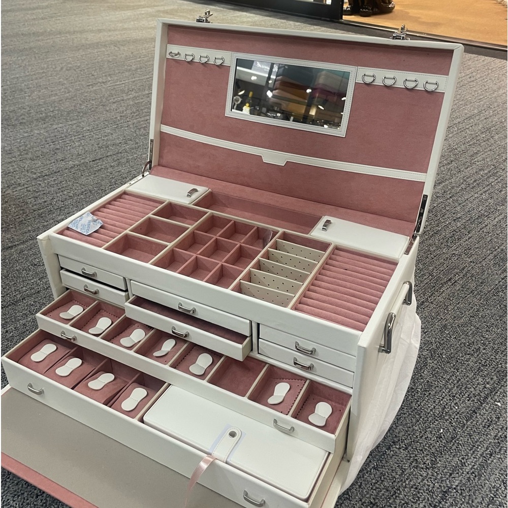 Jewelry Truck with travel case